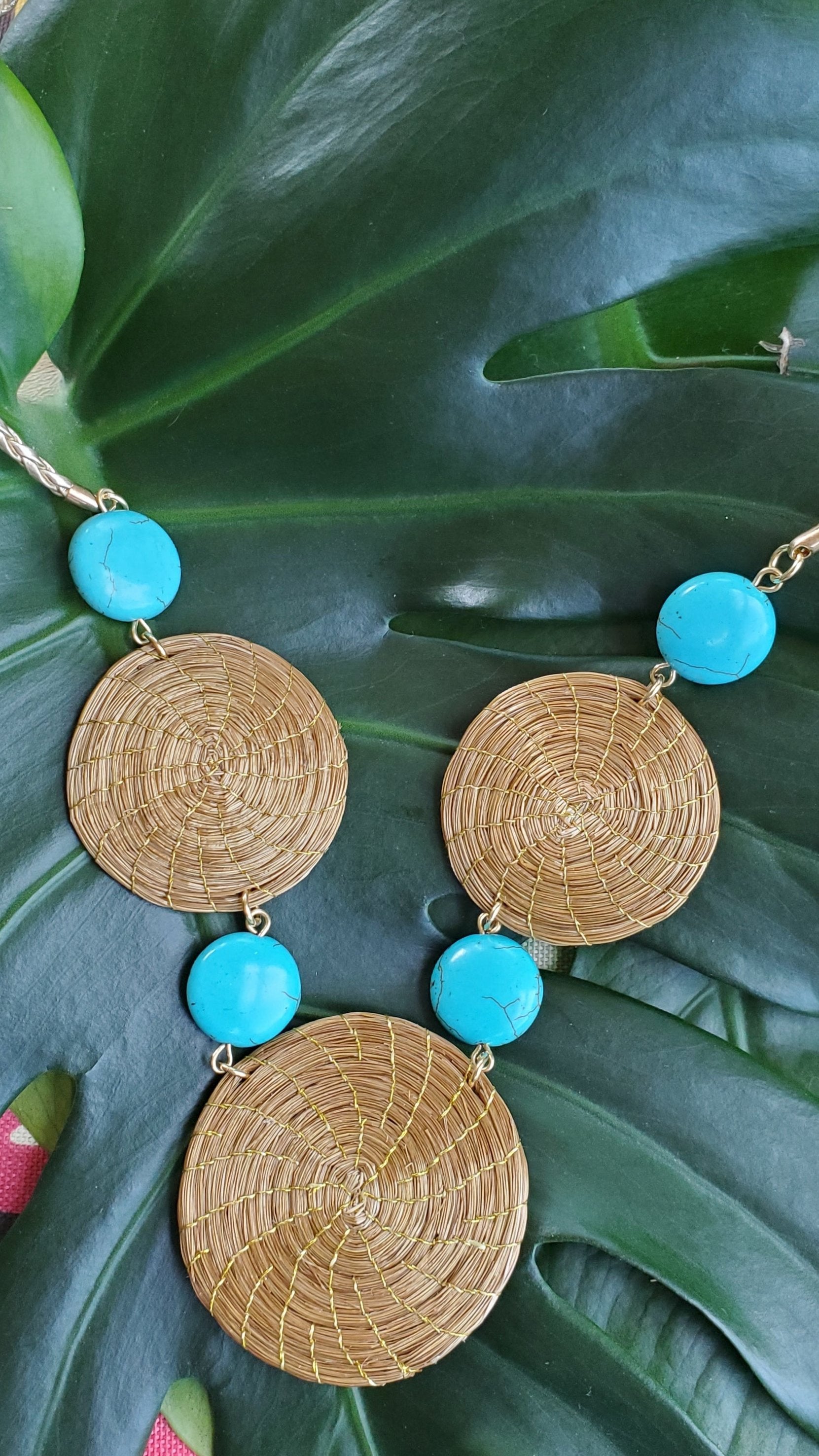 Necklace Golden Grass Mandala and 4 stone short