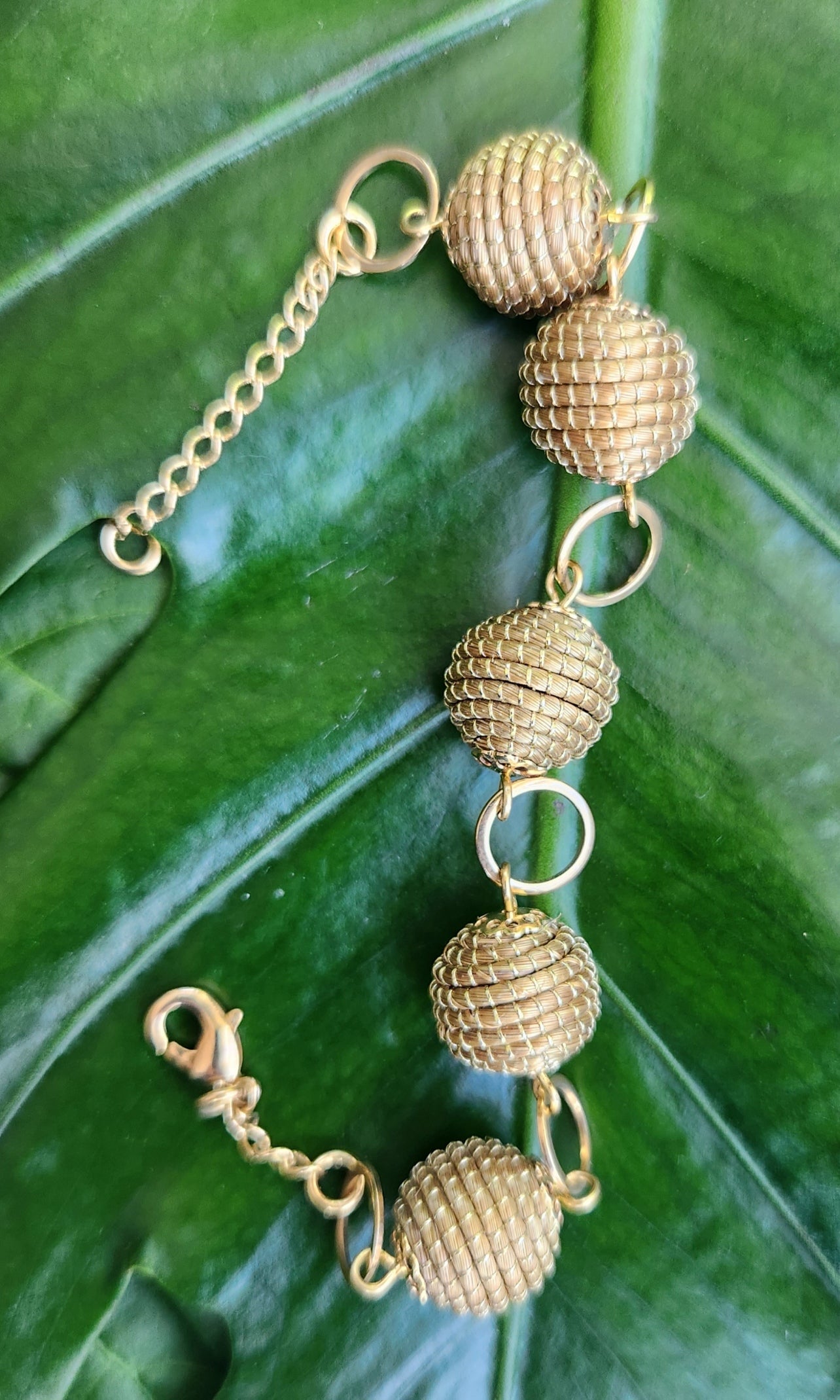 Bracelet coconuts grass and arc in chain