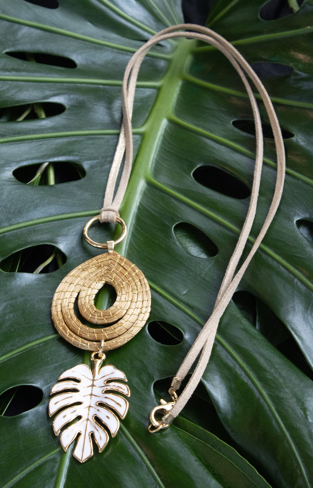 Necklace Grass Drop with leaf golden leather Long
