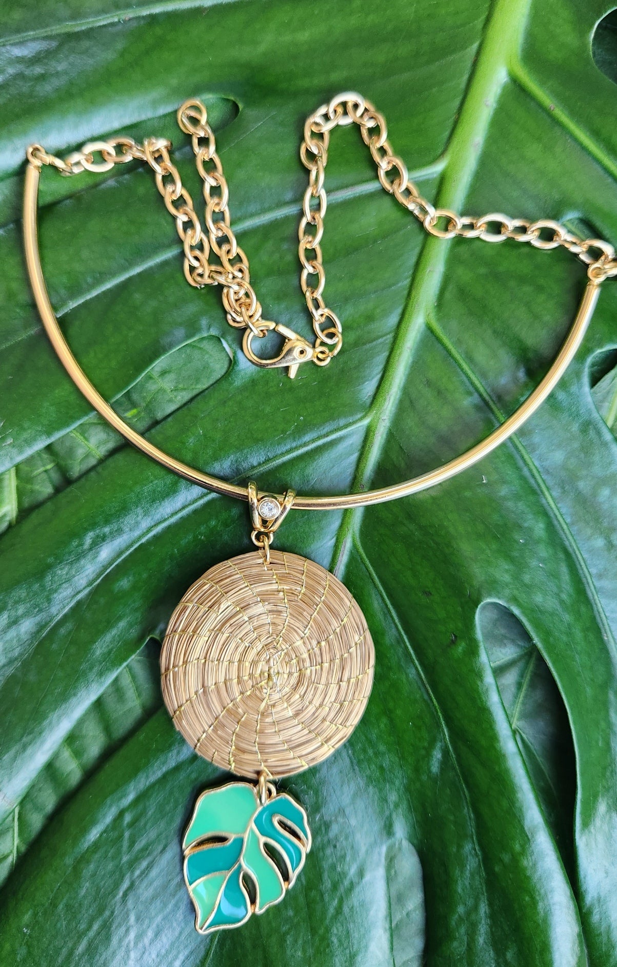 Necklace Grass mandala Semi Arc and Leaf short