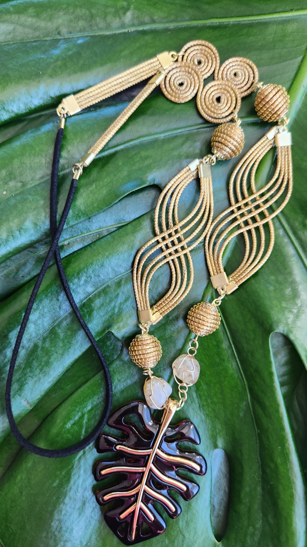 Necklace infinity stones with brown leaf long