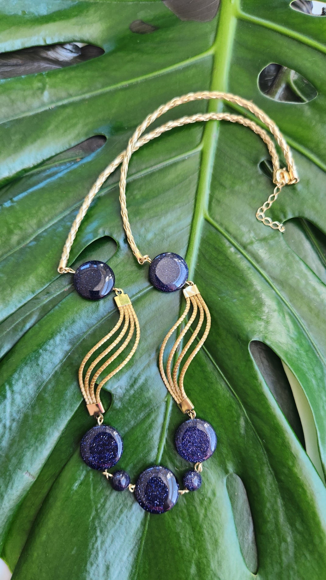 Necklace wave with blue golden star stone