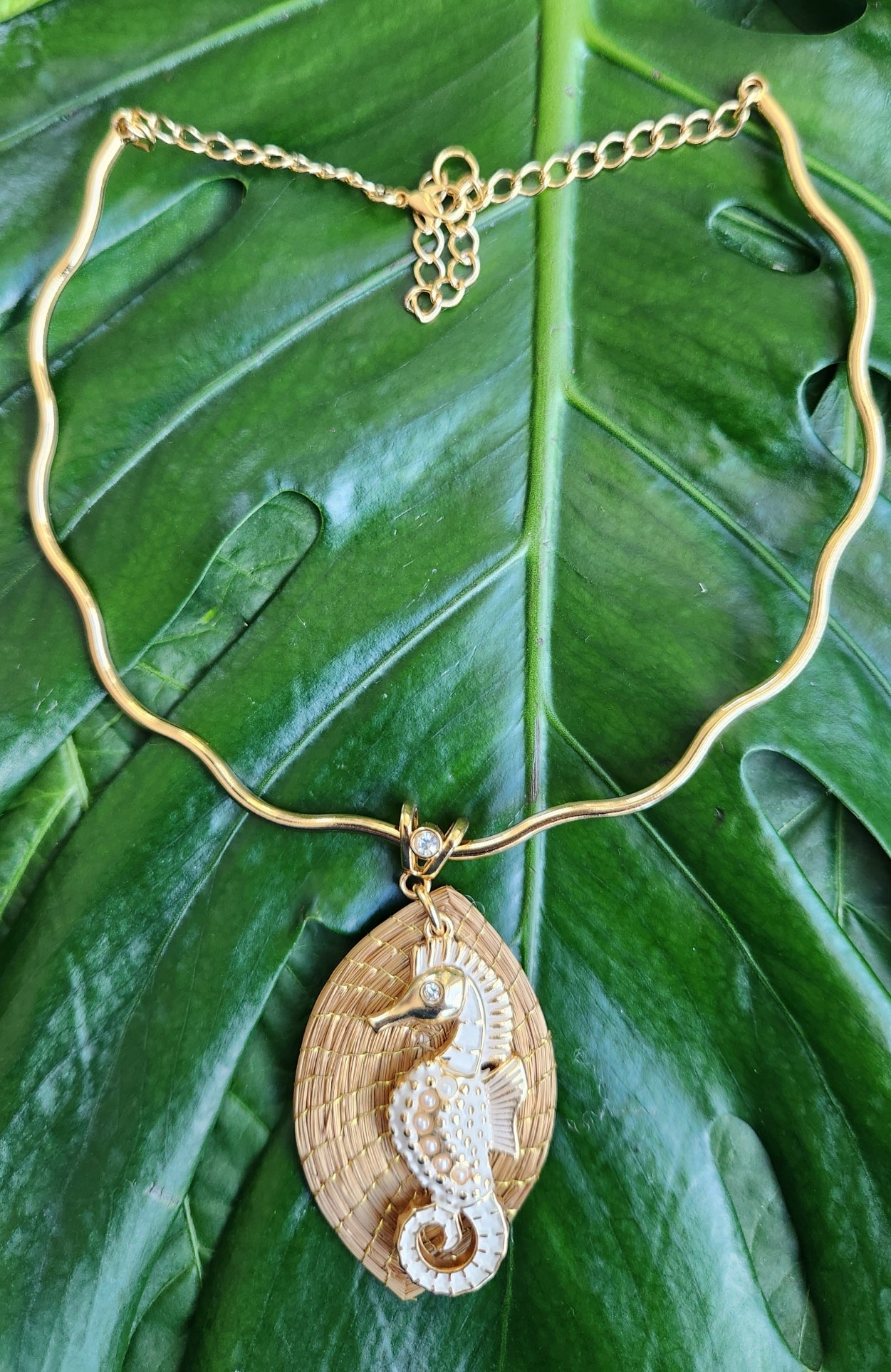 Necklace Semi Arc with Sea Horse